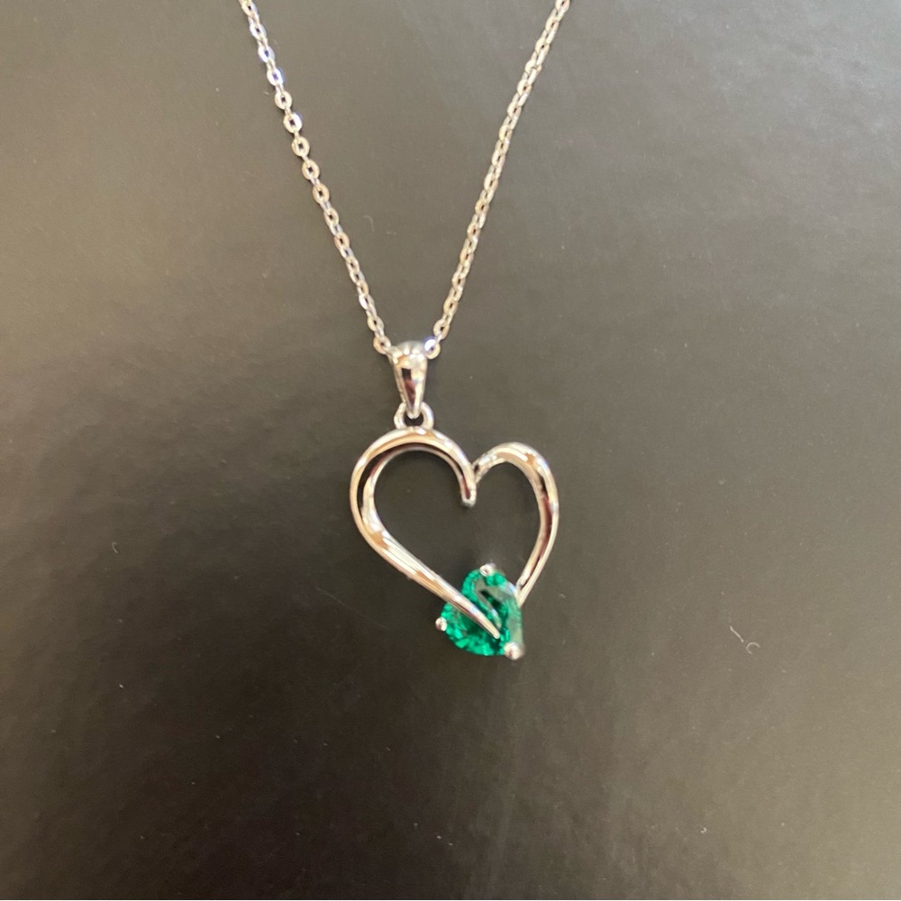 NWOB Silver Heart Necklace